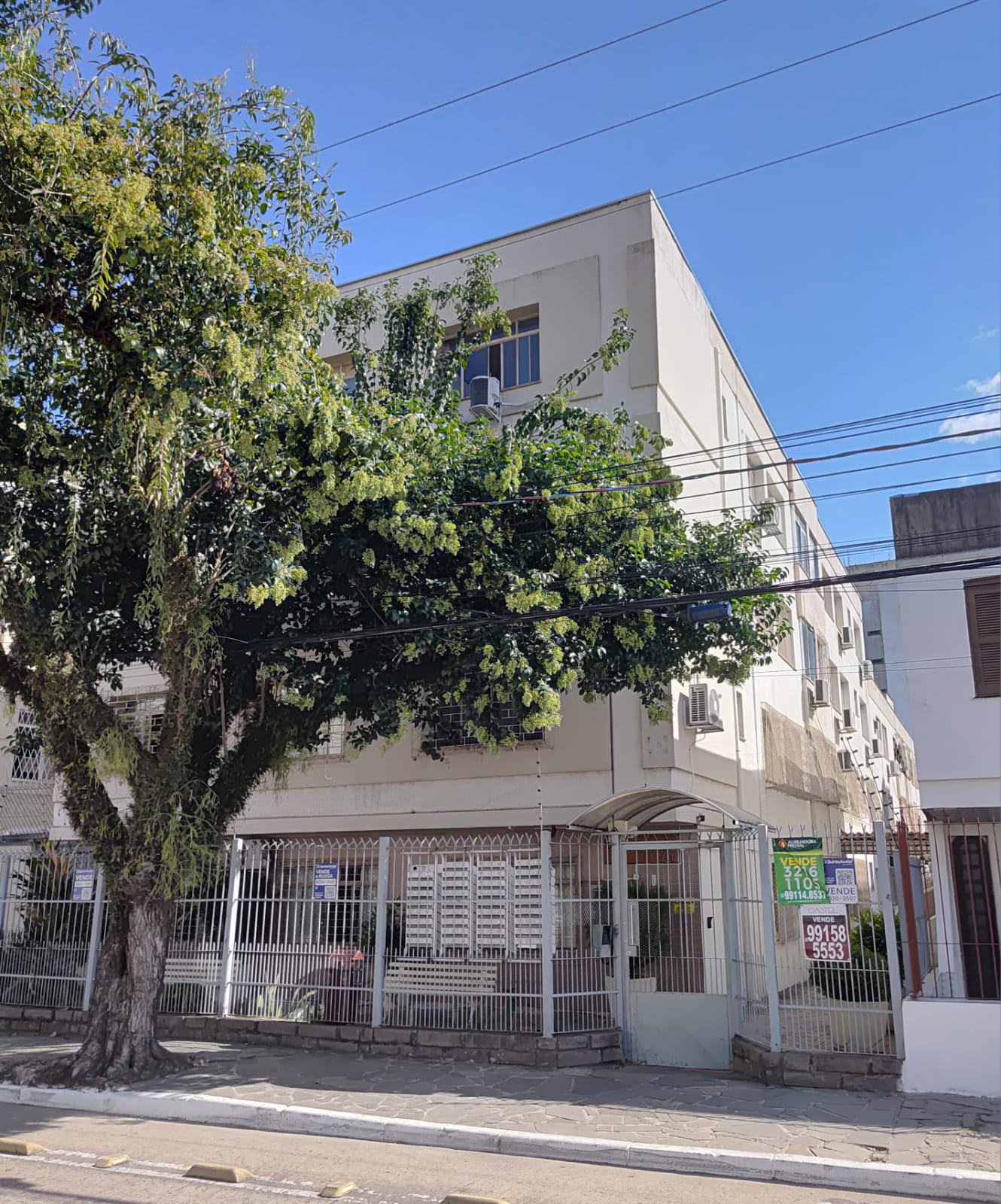 Apartamento 2 dormitórios no Menino Deus — Av. Érico Veríssimo, 751